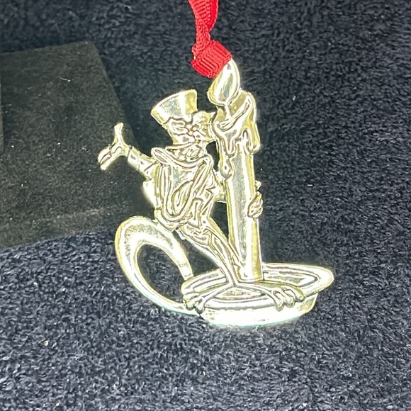 Looney Tunes Holiday Collection Ornaments (2). Cast metal in original boxes. - Picture 4 of 5